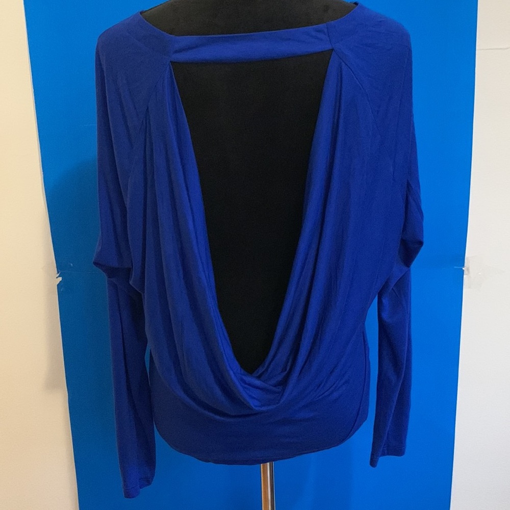 EXPRESS Draped Cowl Neck at Back - Picture 3 of 6